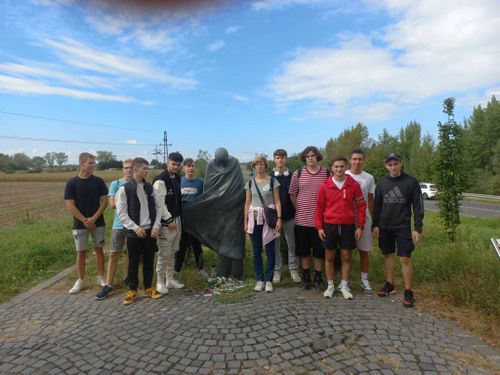 A Lukács Technikum diákjainak részvétele a Radnóti emlékmeneten